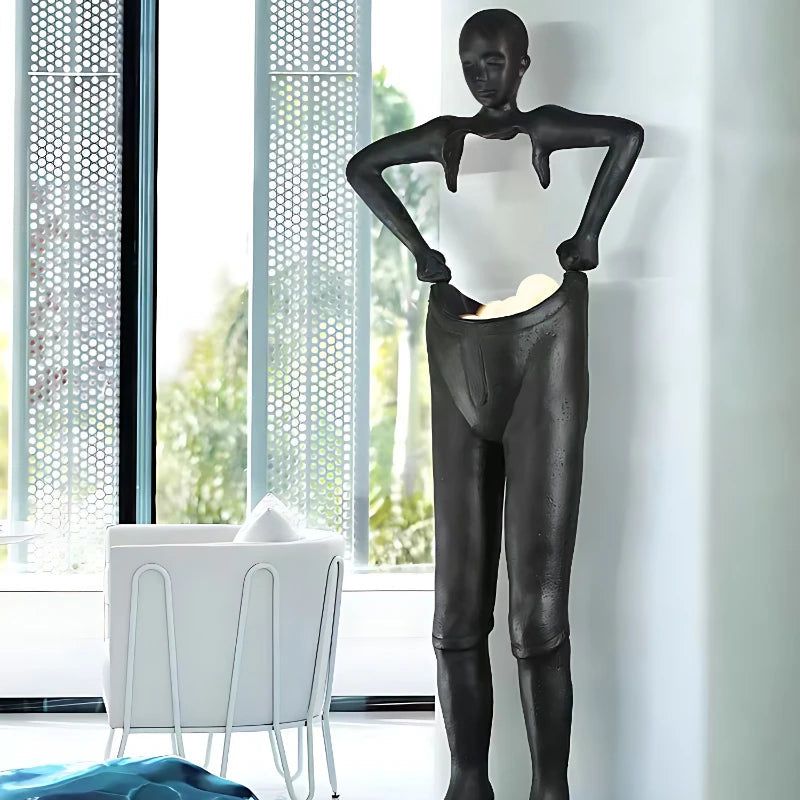 Humanoide Skulptur mit Stehlampe