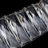 LED-Kronleuchter mit drehbaren Kristallstäben und Treppen