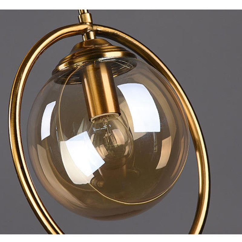 Lustre en boule de verre: Lampe à suspension élégante