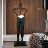 Humanoide Skulptur mit Stehlampe