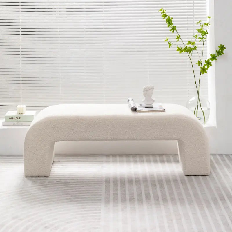 Banc en arc minimaliste pour la décoration intérieure