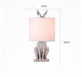 Lampe de table en résine de lapin masqué - Illuminez votre espace