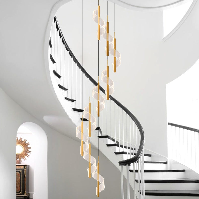 Lustre en spirale d'escalier : Illuminez avec élégance